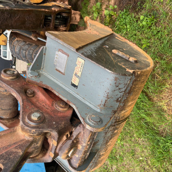 Vēlos iegādāties manuālo ātro kausu sakabi ekskavatoram VOLVO BM6300 