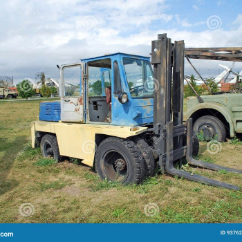 Pērku Autokāra Ļvov dakšas un koretku (uz kā liekas dakšas)! Mans tel.Nr. +371 29125512