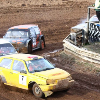 Autokross: Andis KÄ¼ava uz starta ar rokas traumu  |  Autocross.lv